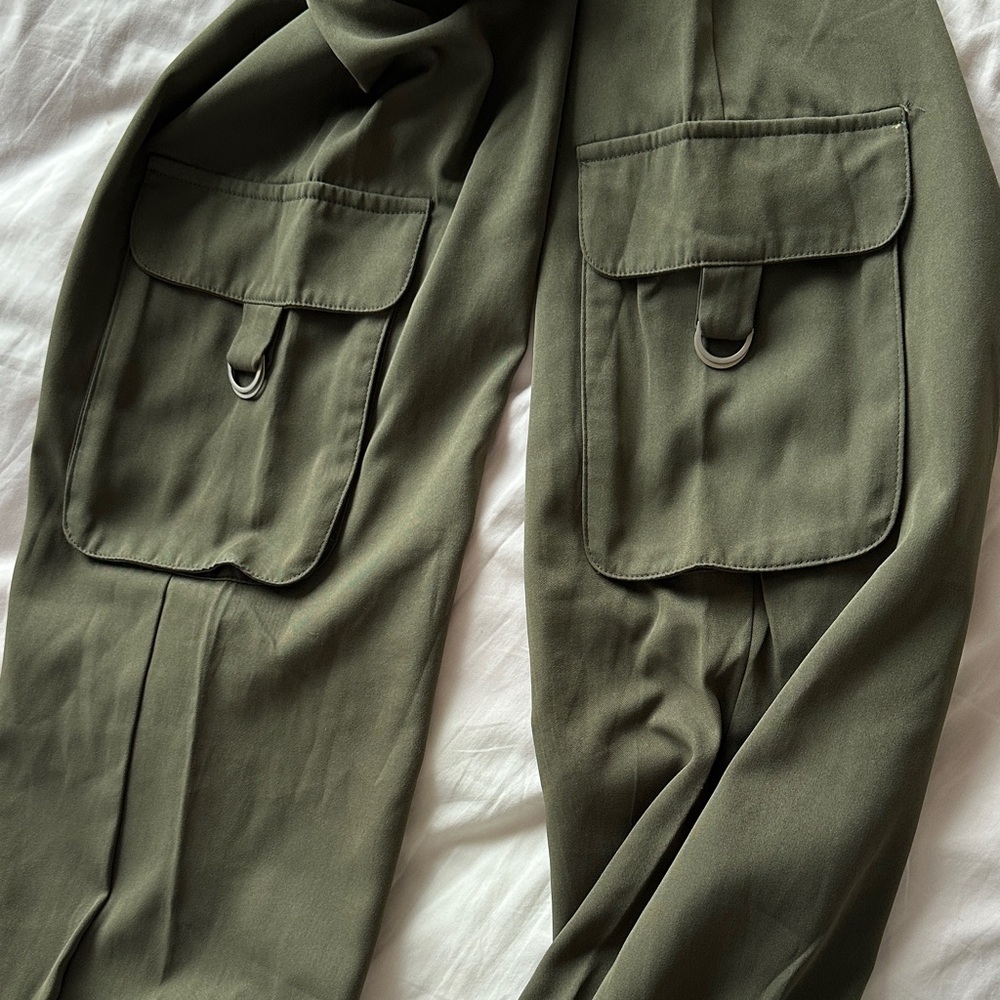 Women's Olive Cargo Jeans - Picture 8 of 12